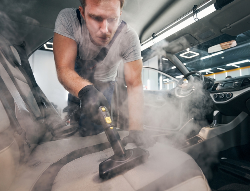 Curatare interior auto cu aspirator abur