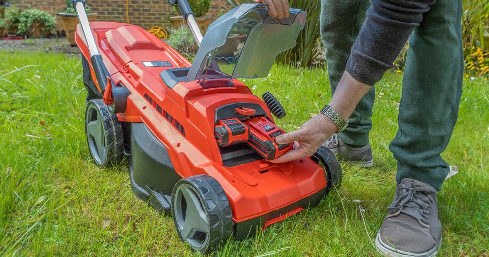Da viata gradinii din visurile tale cu masina potrivita de tuns iarba