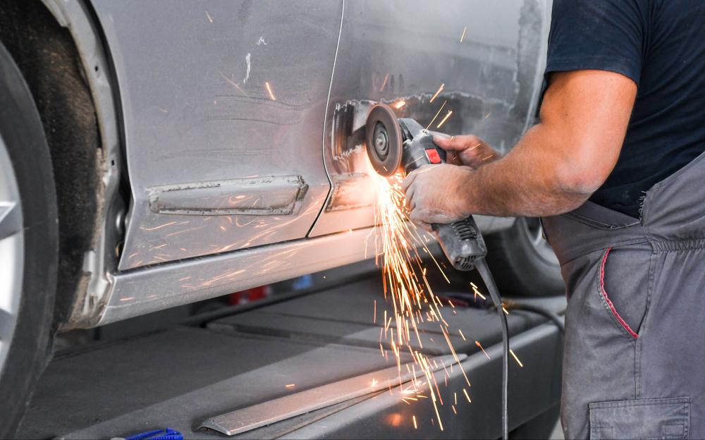 scule si echipamente necesare intr-un atelier auto 