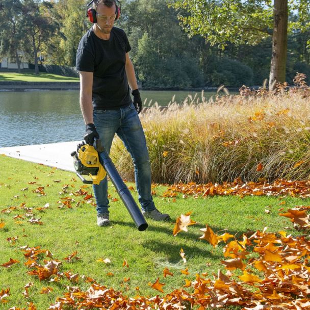 Suflanta frunze pe benzina Powerplus