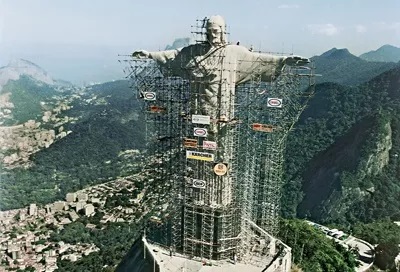 Curatarea statuii lui Isus din Rio cu ajutorul Karcher