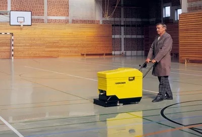 Primul scruber Karcher