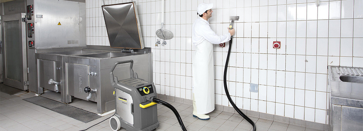 Curatenie si dezinfectarea in bucatarie cu aparatate de curatat cu aburi