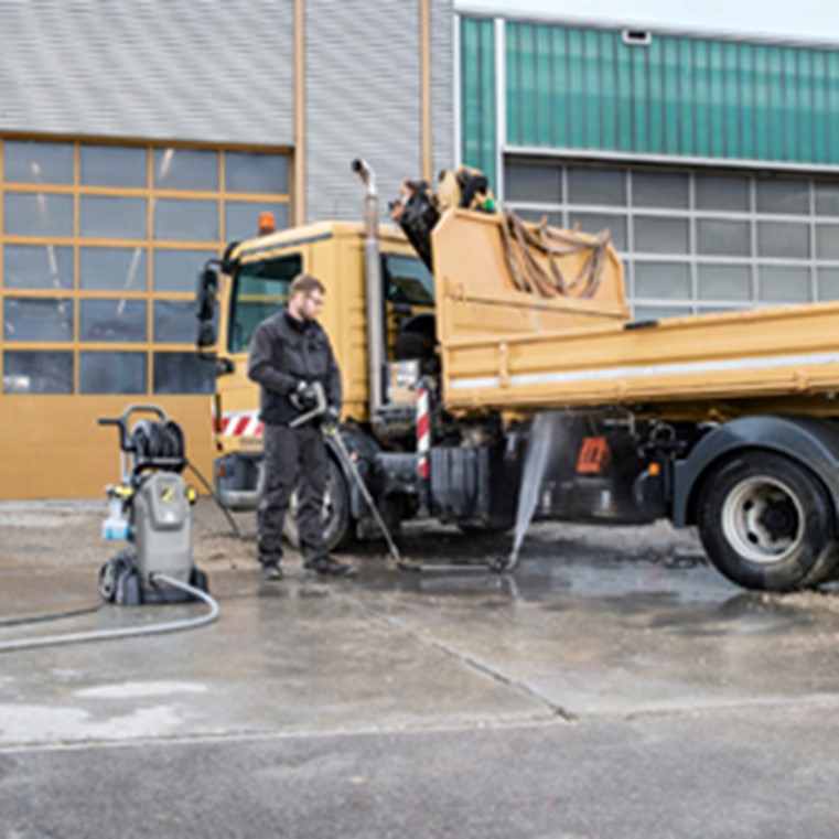 Echipamente profesionale de curatenie pentru constructii Karcher