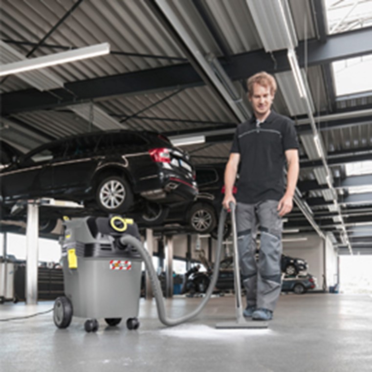 Echipamente profesionale de curatenie pentru industria auto Karcher