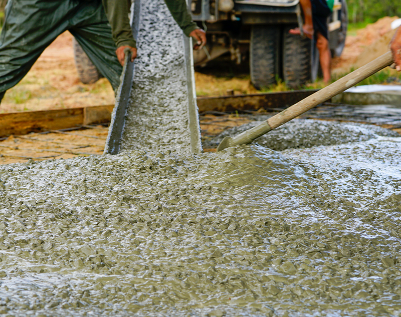 Turnarea betonului pentru betonarea curtii