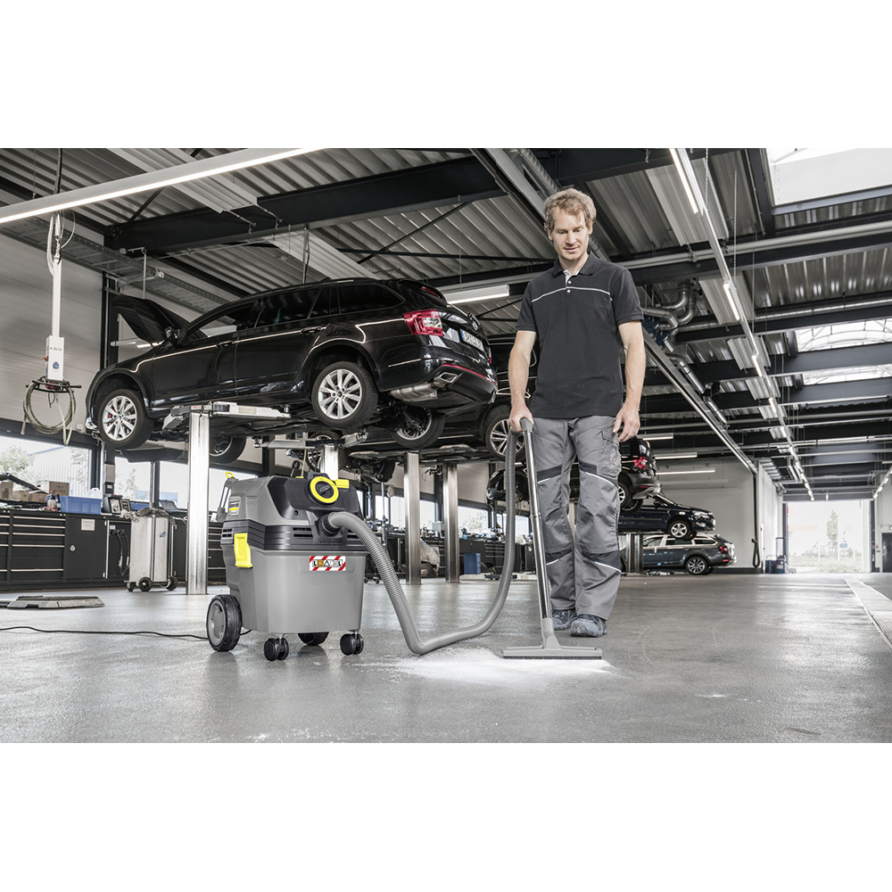 Aspirator profesional umed-uscat Karcher NT 30/1 Ap L EU, 1380 W, 30 l