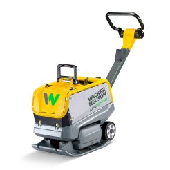 Placa compactoare reversibila Wacker Neuson APU2840e, actionare electrica, greutate 180 kg, forta de impact 28 kN