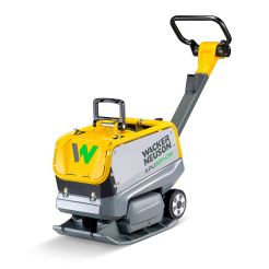 Placa compactoare reversibila Wacker Neuson APU3340e, actionare electrica, greutate 217 kg, forta de impact 33 kN