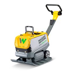Placa compactoare reversibila Wacker Neuson APU3360e, actionare electrica, greutate 229 kg, forta de impact 33 kN