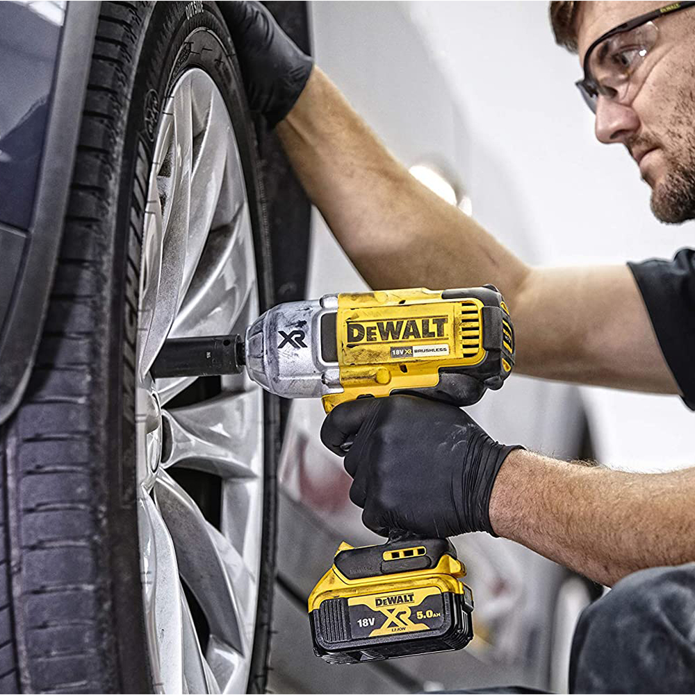 Masina de insurubat cu impact, cuplu ridicat Dewalt DCF899NT,  compatibila cu acumulatori Li-Ion 18V, cuplu maxim 950Nm, valiza de transport - imagine 4