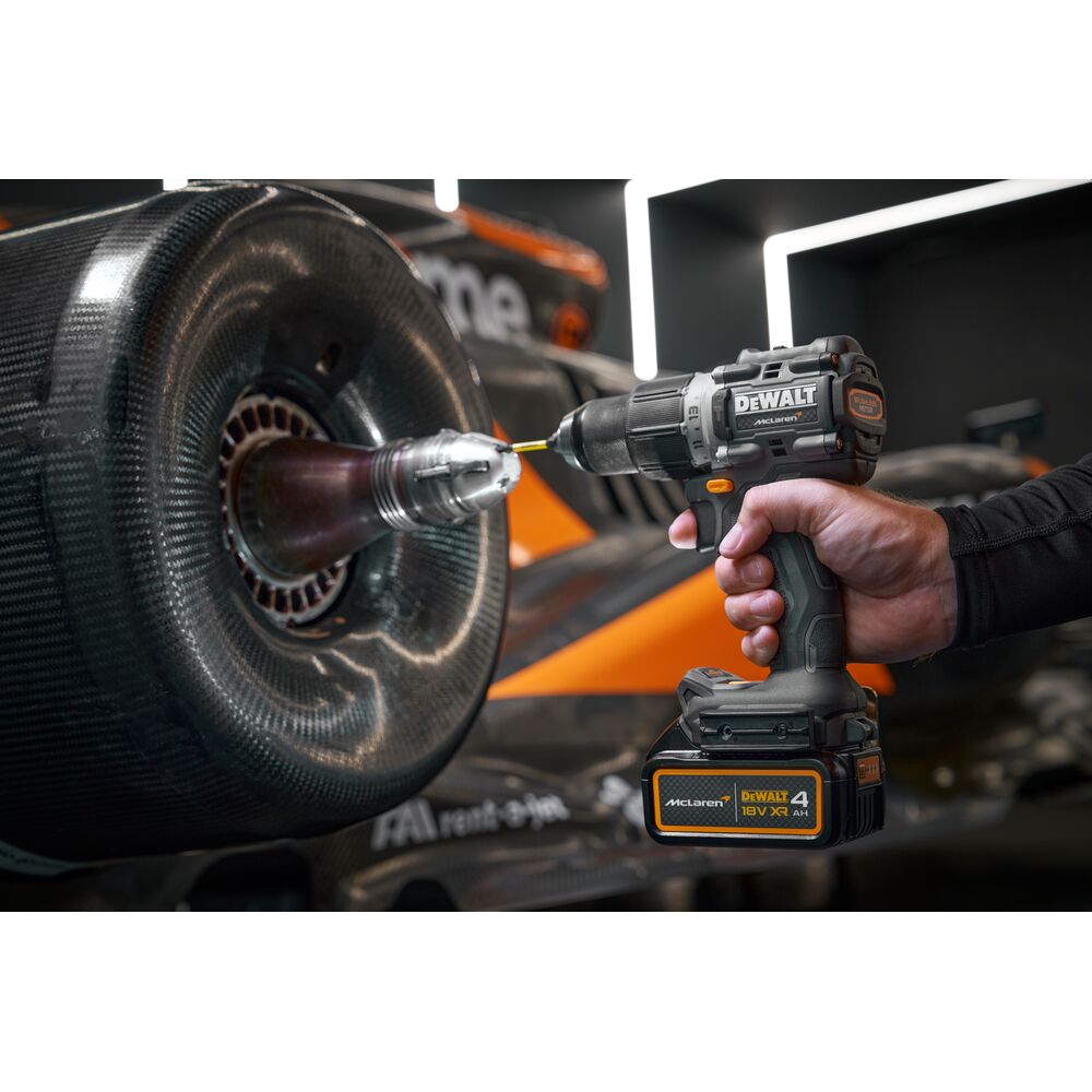 Set 2 masini DeWalt DCK200MM2T, editie speciala McLaren, cu 2 acumulatori XR 18V / 4.0 Ah si incarcator in valiza TSTAK - imagine 8