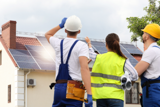 Panou fotovoltaic de 460 W sau 410 W - Care este mai avantajos? 