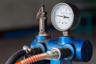 Ce echipamente contine o retea de aer comprimat ?