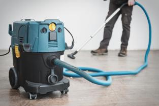 Curatarea pardoselilor industriale – cum alegi detergentul potrivit in functie de tipul de murdarie?