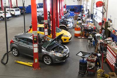 26 scule si echipamente necesare intr-un atelier auto 