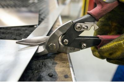 Cu ce se poate taia tabla: Scule recomandate si sfaturi practice