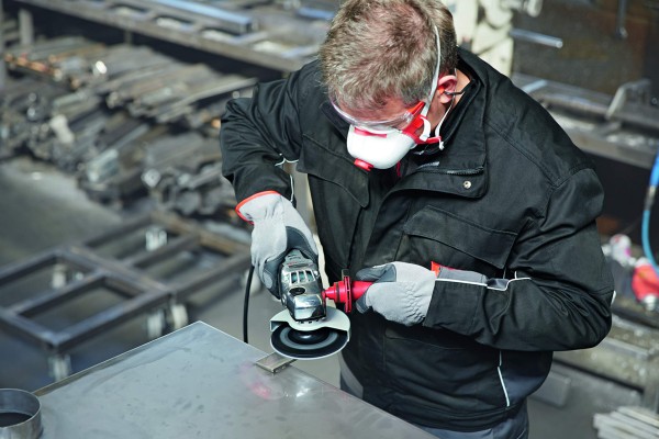Prelucrare a metalelor: rolul masinilor de slefuire si polizare in finisajul pieselor industriale