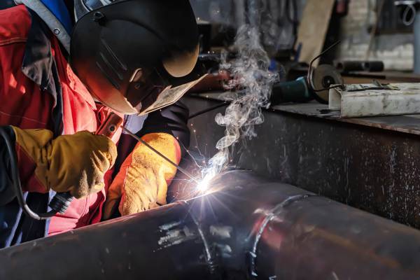 De ce se lipeste electrodul de sudura: Cauze si solutii eficiente