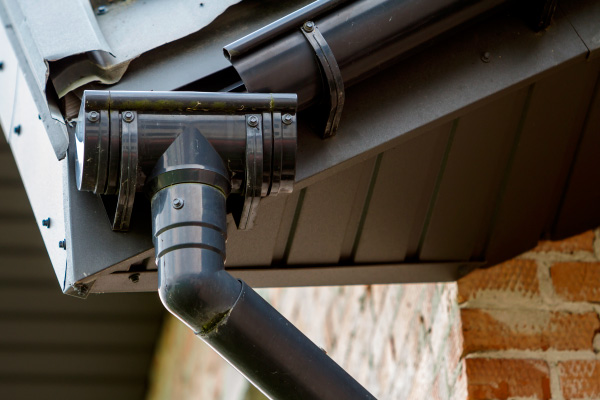 Montaj jgheaburi: pasi simpli pentru montarea unui sistem pluvial eficient