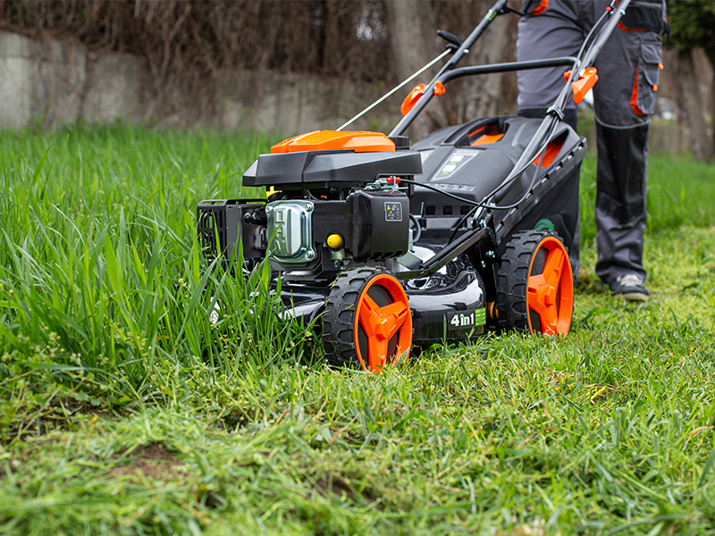 cele mai bune masini de tuns iarba pentru gospodariile mici